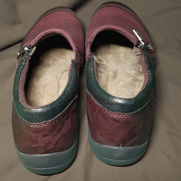 NEW Earth Origins Leather Clogs in Rouge Merlot - Picture 5 of 16